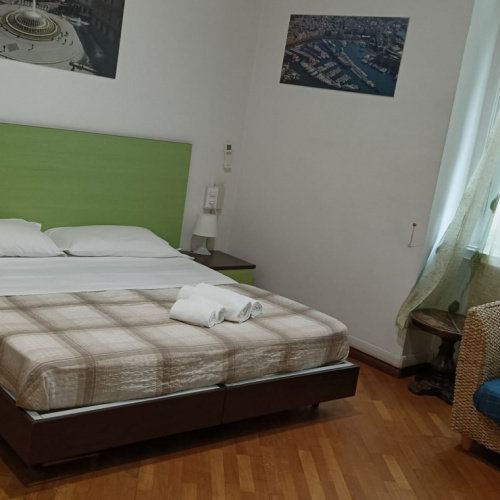 HOTEL YOURI IL MAGLIFICO CAMERA TRIPLA SOLUTIONHOTEL .JPG